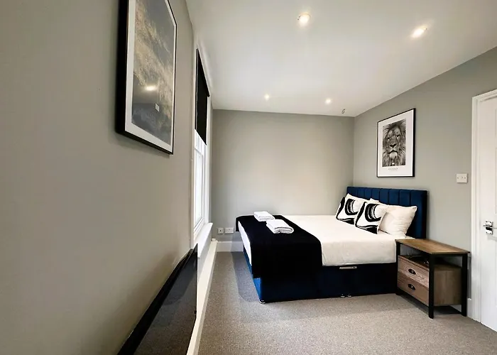 Flash Sale King Size Bed Super Central Flat Next To Seafront 1