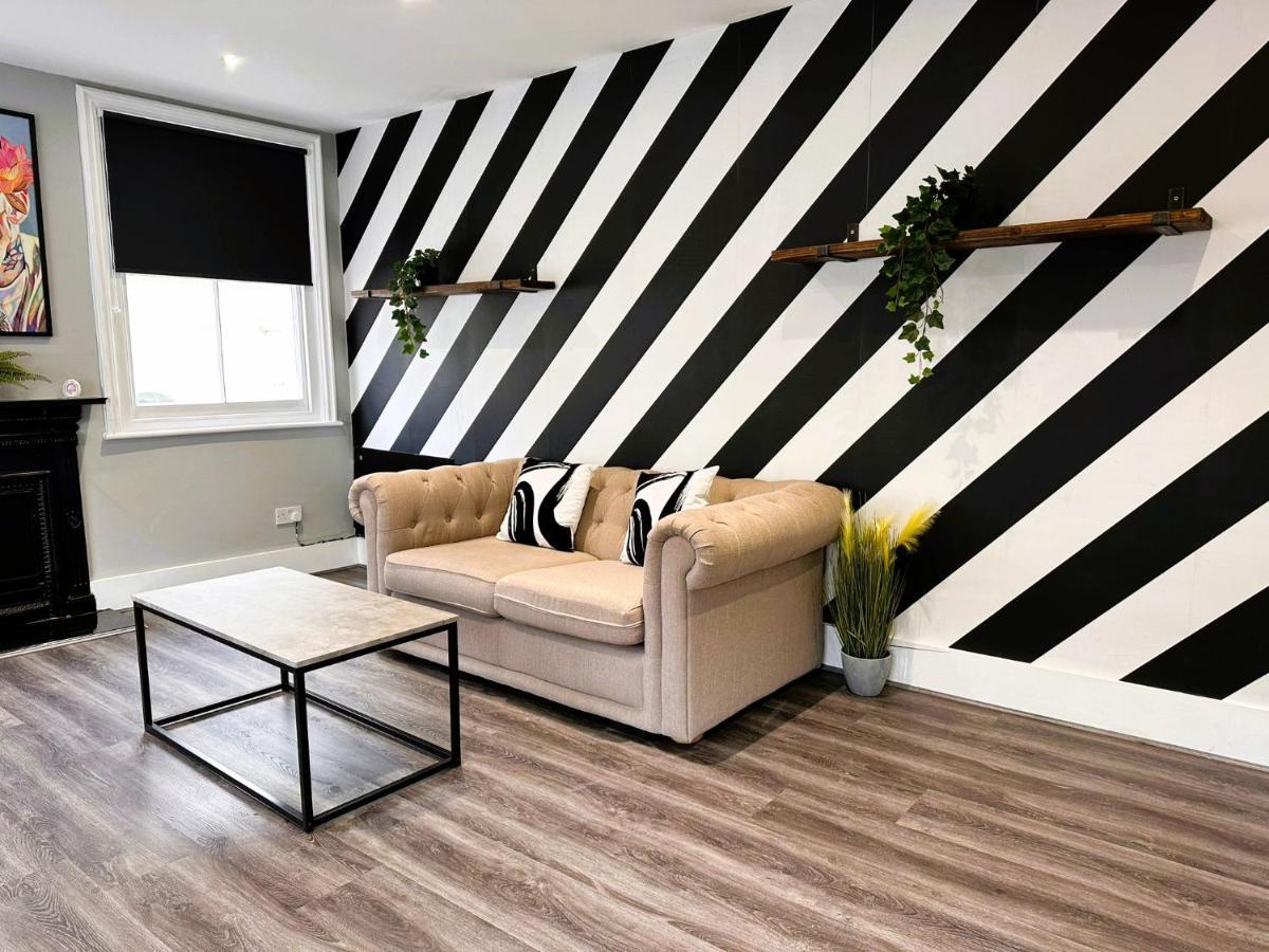 Flash Sale King Size Bed Super Flat Next To Seafront 1 Apartment